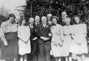 Harry and Minnie Hawes.jpg