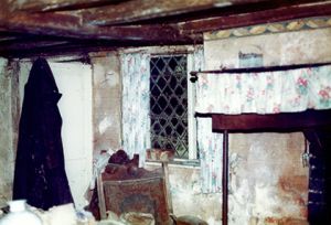 Inside Floyds Cottage 02.jpg