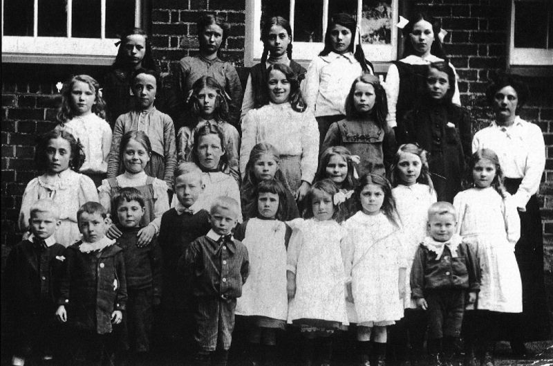 File:Loosley Row School.jpg