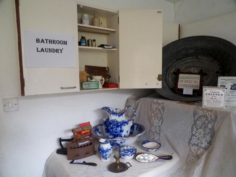 File:Grannies Attic 07.jpg