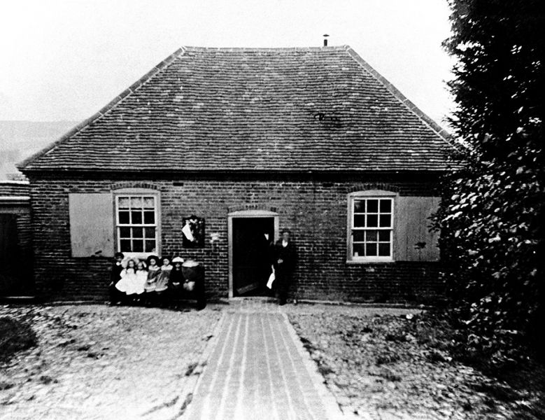 File:Baptist Church Lower Row.jpg